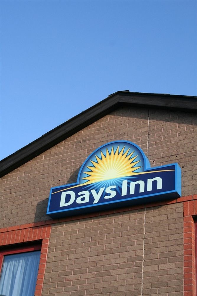 Days Inn Magor Exterior foto